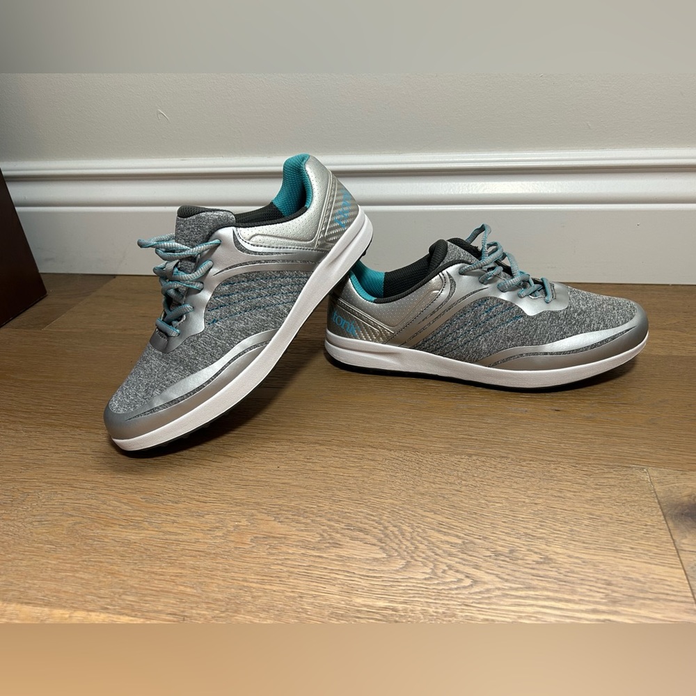 Women’s golf shoes/Women’s golf cleats size 9